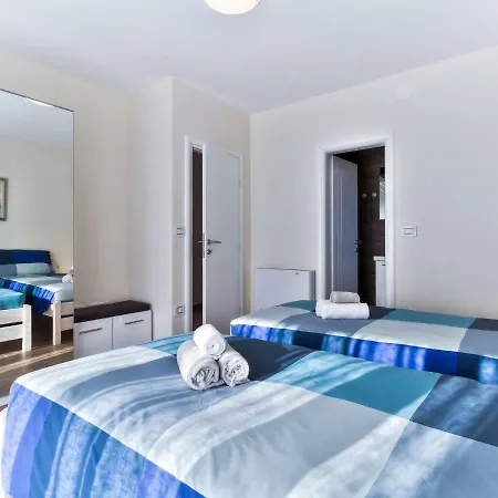 Holiday Eva בית נופש Kaštel